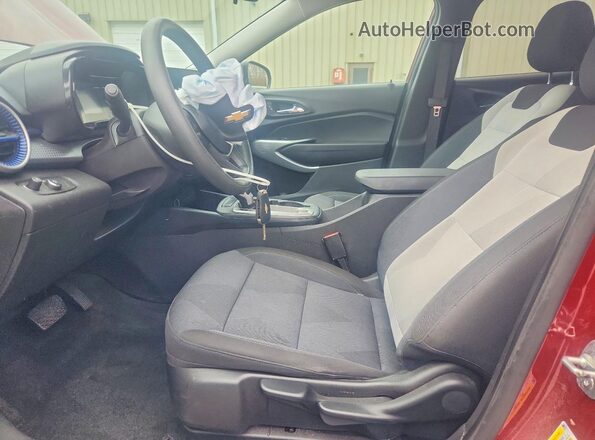 KL77LFE24RC222357 2024 CHEVROLET TRAX Burgundy Vista interior delantera