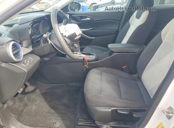 KL77LFE25RC006677 2024 CHEVROLET TRAX White Vista interior delantera