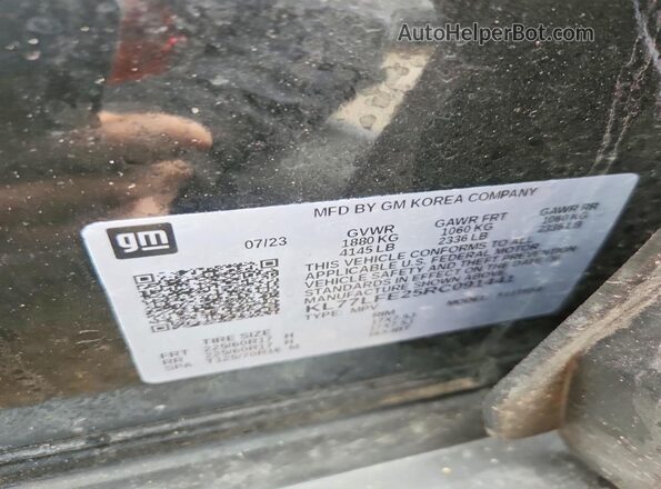KL77LFE25RC091441 2024 CHEVROLET TRAX Black VIN կոդի պիտակի տեսք