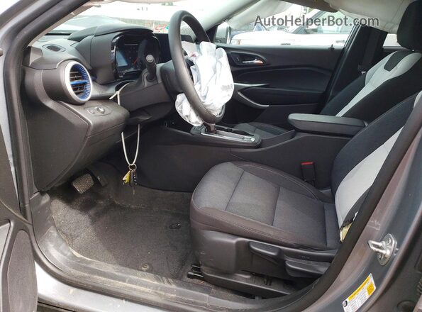 KL77LFE26RC236776 2024 CHEVROLET TRAX Silver Widok wnętrza z przodu