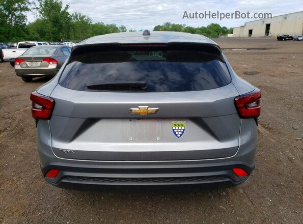 KL77LFE26RC236776 2024 CHEVROLET TRAX Silver Widok z tyłu