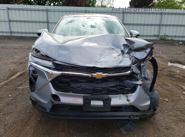 KL77LFE26RC236776 2024 CHEVROLET TRAX Silver Widok z przodu