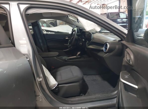 KL77LFEP2SC281859 2025 CHEVROLET TRAX Gray Vista interior delantera