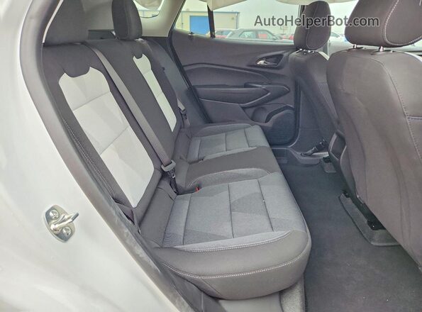 KL77LFEP2TC079542 2026 CHEVROLET TRAX Белый Вид задней части салона