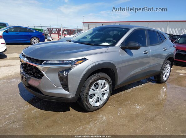 KL77LFEP3SC080343 2025 CHEVROLET TRAX Gray Передня ліва чверть