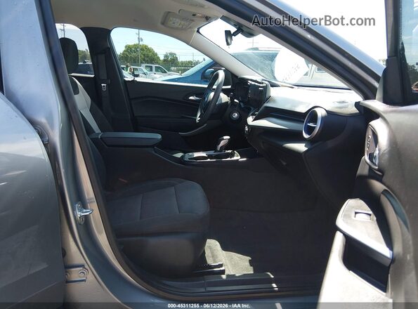 KL77LFEP3SC080343 2025 CHEVROLET TRAX Gray Вид салону спереду