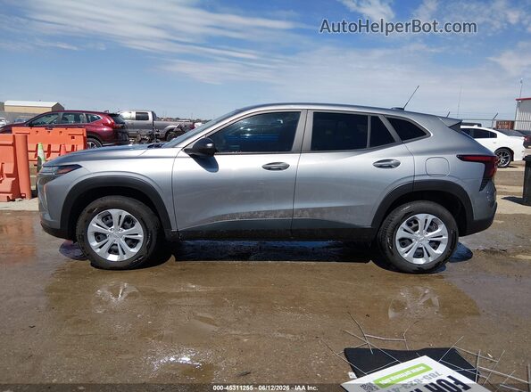KL77LFEP3SC080343 2025 CHEVROLET TRAX Gray Вид задньої частини салону
