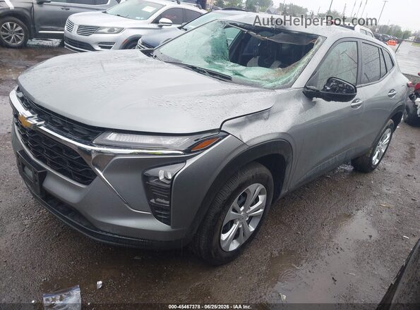 KL77LFEP5SC296436 2025 CHEVROLET TRAX Gray Առջևի ձախ երեք քառորդ տեսարան