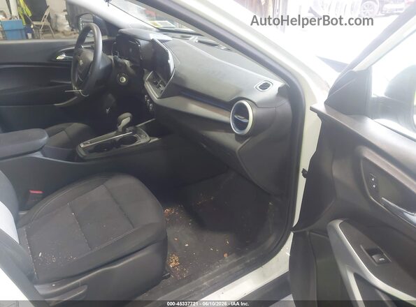 KL77LFEP6SC093572 2025 CHEVROLET TRAX White Widok wnętrza z przodu
