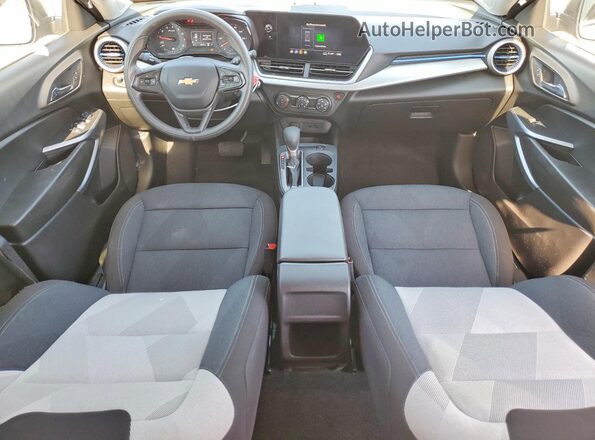 KL77LFEPXSC002156 2025 CHEVROLET TRAX Gray Առջևի վահանակի տեսք