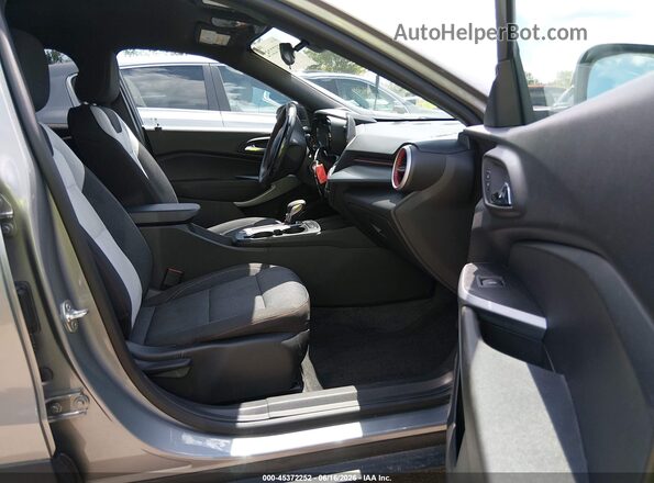 KL77LGE20RC157660 2024 CHEVROLET TRAX Серебряный Вид салона спереди