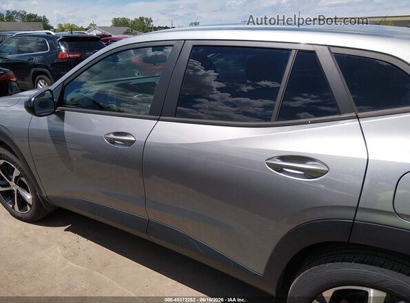 KL77LGE20RC157660 2024 CHEVROLET TRAX Серебряный Панорамный вид салона 360°