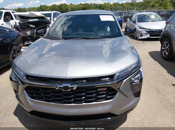 KL77LGE20RC157660 2024 CHEVROLET TRAX Серебряный Вид щитка приборов