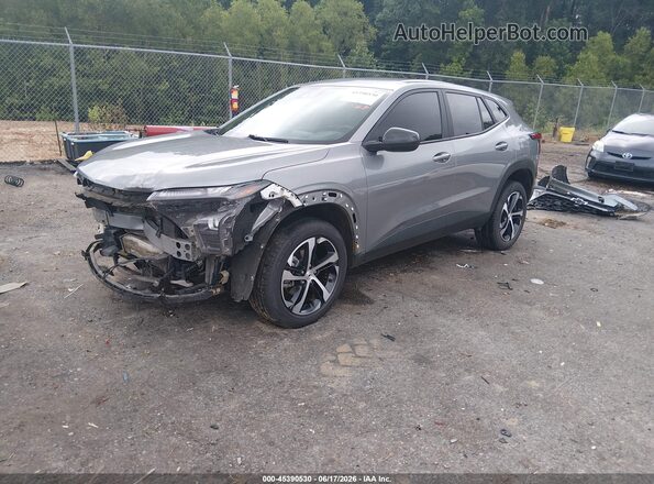 KL77LGE21RC179019 2024 CHEVROLET TRAX Gray Vista tres cuartos delantera izquierda