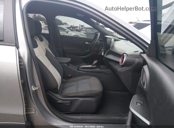 KL77LGE21RC179019 2024 CHEVROLET TRAX Gray Vista interior delantera