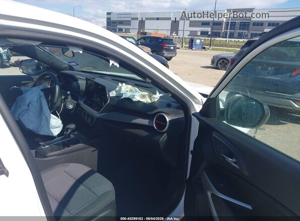 KL77LGE22RC070388 2024 CHEVROLET TRAX White Widok wnętrza z przodu