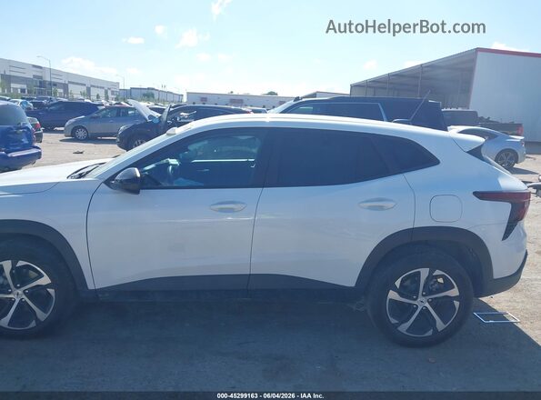 KL77LGE22RC070388 2024 CHEVROLET TRAX White Widok wnętrza 360 stopni