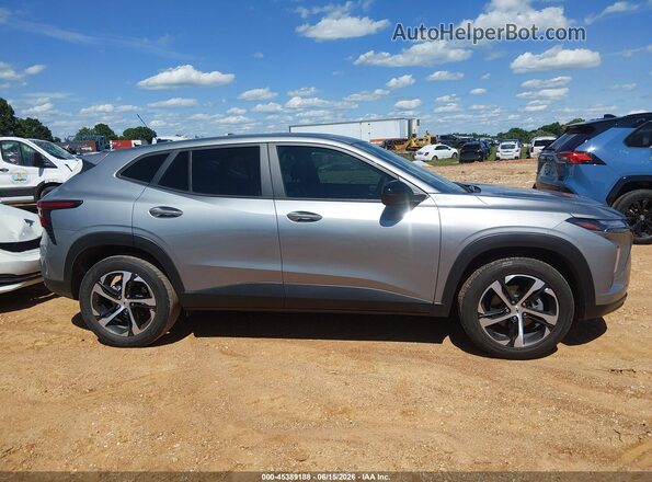 KL77LGE22RC093489 2024 CHEVROLET TRAX Gray Vista interior trasera