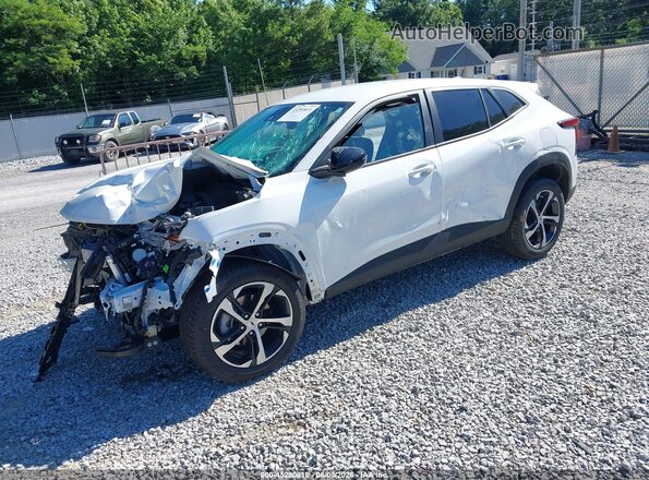 KL77LGE22RC140360 2024 CHEVROLET TRAX White Առջևի ձախ երեք քառորդ տեսարան