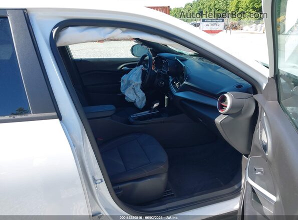 KL77LGE22RC140360 2024 CHEVROLET TRAX White Սալոնի դիմացի տեսք