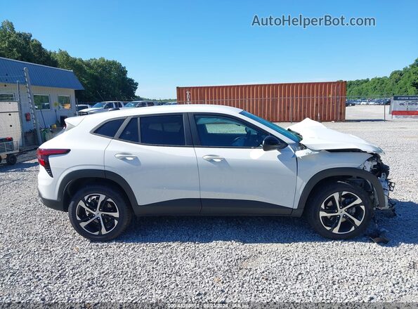 KL77LGE22RC140360 2024 CHEVROLET TRAX White Սալոնի 360 աստիճան տեսք