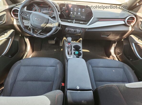 KL77LGE22SC132944 2025 CHEVROLET TRAX Black Widok deski rozdzielczej