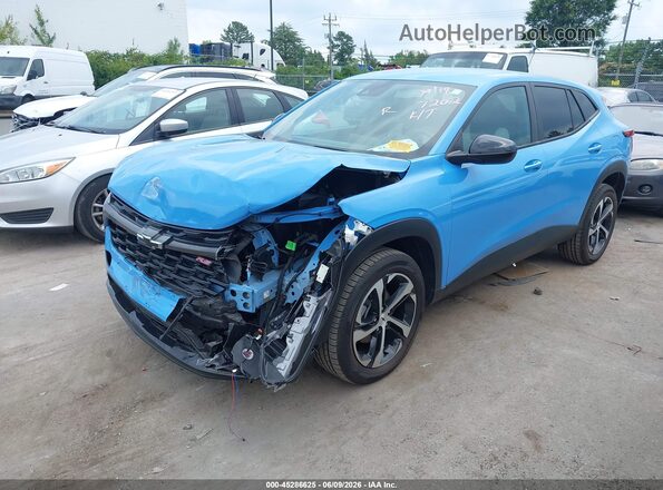 KL77LGE26RC037202 2024 CHEVROLET TRAX Синий Передняя левая четверть
