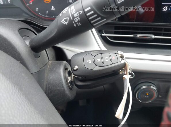 KL77LGE26RC037202 2024 CHEVROLET TRAX Синий Вид панели приборов