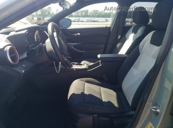 KL77LGE27RC154013 2024 CHEVROLET TRAX Green Widok wnętrza z przodu