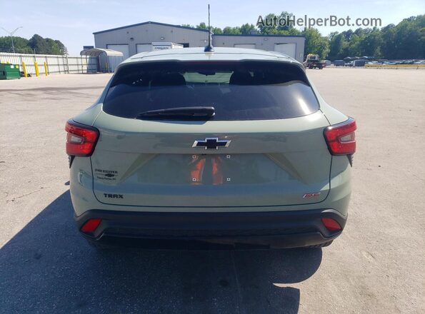 KL77LGE27RC154013 2024 CHEVROLET TRAX Green Widok z tyłu