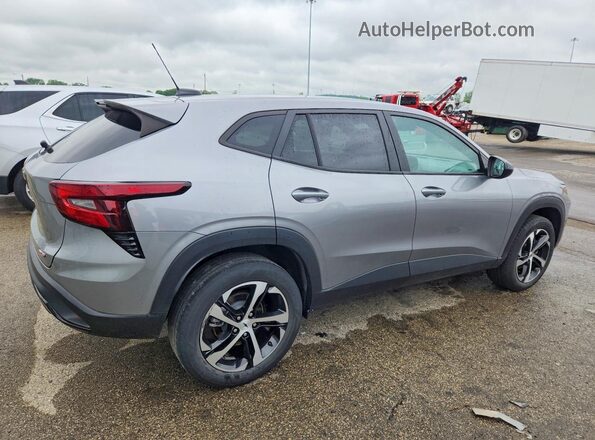 KL77LGE2XRC120843 2024 CHEVROLET TRAX Silver Trasero derecho