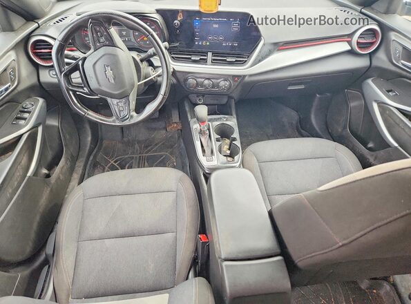 KL77LGE2XRC120843 2024 CHEVROLET TRAX Silver Vista del salpicadero