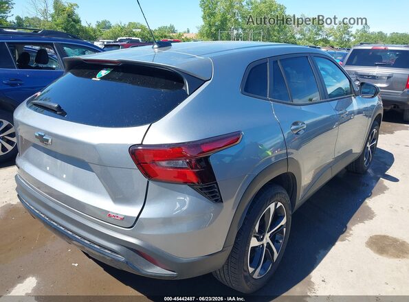 KL77LGEP0TC058419 2026 CHEVROLET TRAX Серебряный Задняя правая четверть