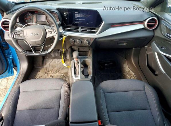 KL77LGEP2SC155233 2025 CHEVROLET TRAX Blue Widok deski rozdzielczej