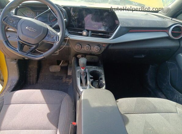 KL77LGEP3SC017104 2025 CHEVROLET TRAX Gold Вид панелі приладів