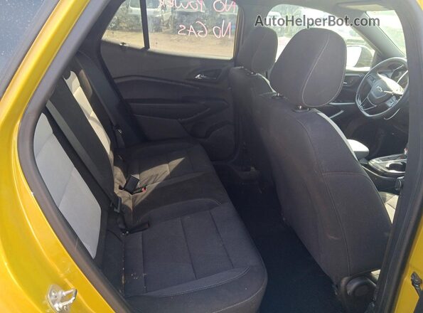 KL77LGEP3SC017104 2025 CHEVROLET TRAX Gold Вид задніх сидінь