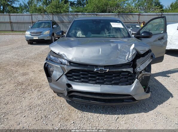 KL77LGEP3SC088898 2025 CHEVROLET TRAX Light Blue Вид спереду