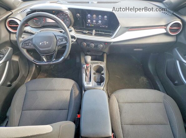 KL77LGEP3SC135685 2025 CHEVROLET TRAX Silver Dashboard view