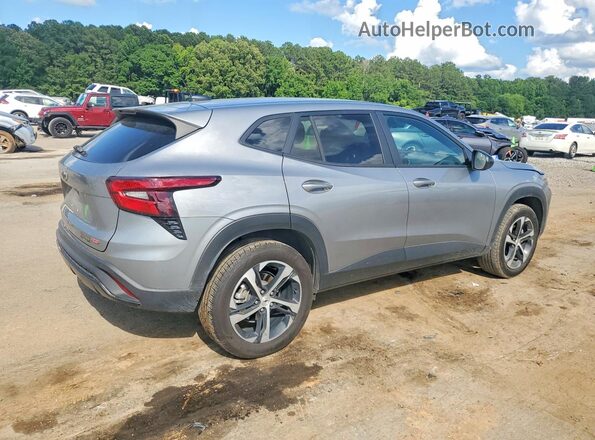 KL77LGEP3SC135685 2025 CHEVROLET TRAX Silver Rear right