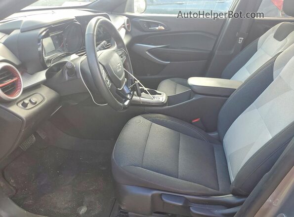 KL77LGEP3SC135685 2025 CHEVROLET TRAX Silver Front interior view