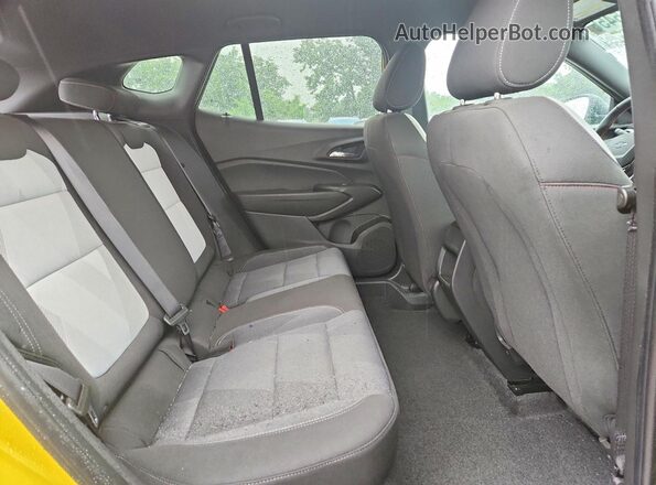 KL77LGEP3SC150221 2025 CHEVROLET TRAX Yellow Սալոնի հետևի տեսք