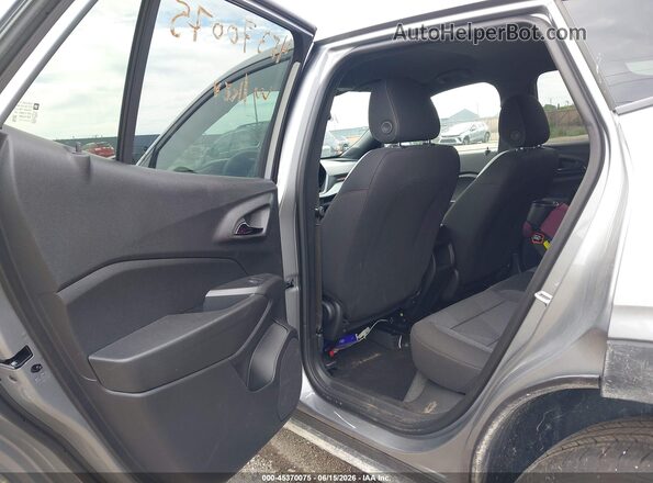 KL77LGEP4TC113583 2026 CHEVROLET TRAX Серый Вид наклейки с VIN-кодом