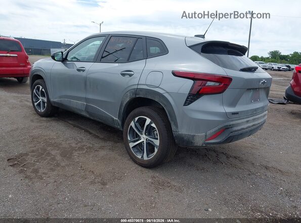 KL77LGEP4TC113583 2026 CHEVROLET TRAX Серый Задняя левая четверть