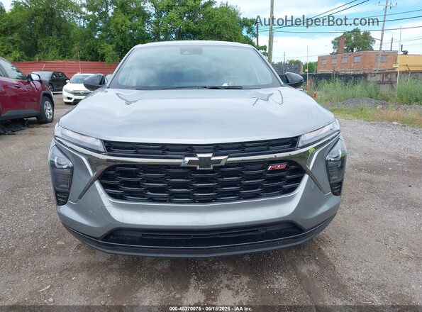 KL77LGEP4TC113583 2026 CHEVROLET TRAX Серый Вид щитка приборов