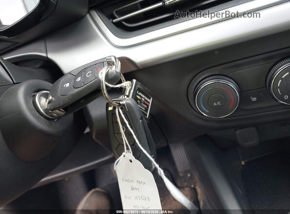 KL77LGEP4TC113583 2026 CHEVROLET TRAX Серый Вид панели приборов
