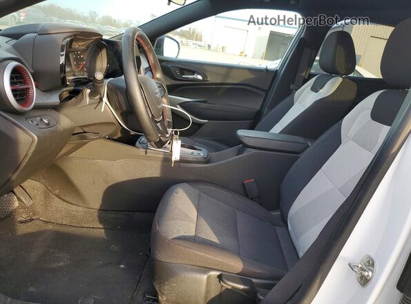 KL77LGEP6SC010664 2025 CHEVROLET TRAX White Սալոնի դիմացի տեսք