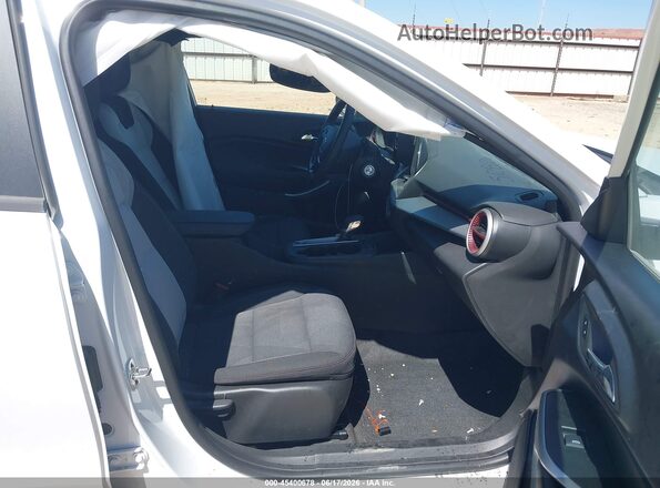 KL77LGEP6TC100916 2026 CHEVROLET TRAX White Вид салону спереду