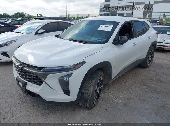 KL77LGEP7SC230427 2025 CHEVROLET TRAX White Առջևի ձախ երեք քառորդ տեսարան