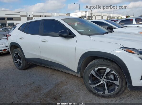 KL77LGEP7SC230427 2025 CHEVROLET TRAX White Սալոնի հետևի տեսք