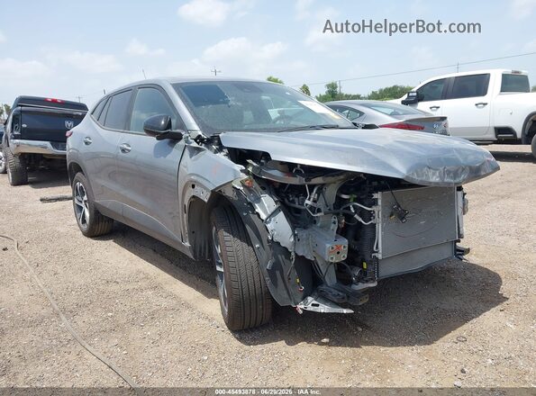 KL77LGEP8SC273321 2025 CHEVROLET TRAX Silver Front view